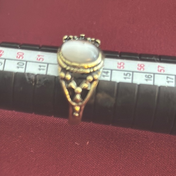 Vintage Gold and Silver Ring with Ornate Design - Picture 4 of 7